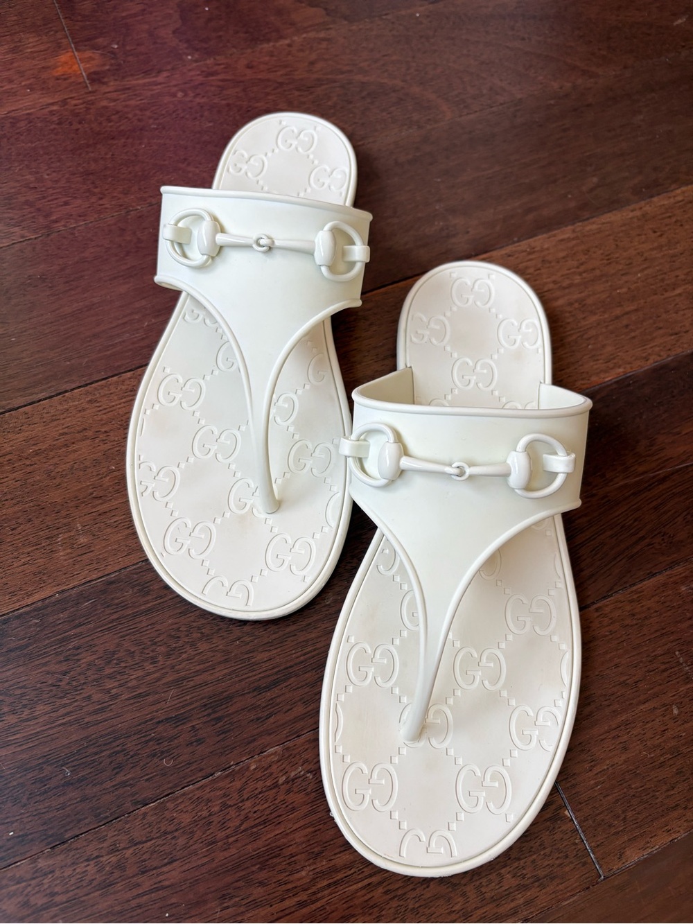 GUCCI Minorca Horsebit Accent Rubber Thong Sandals In Mystic White US 8.5